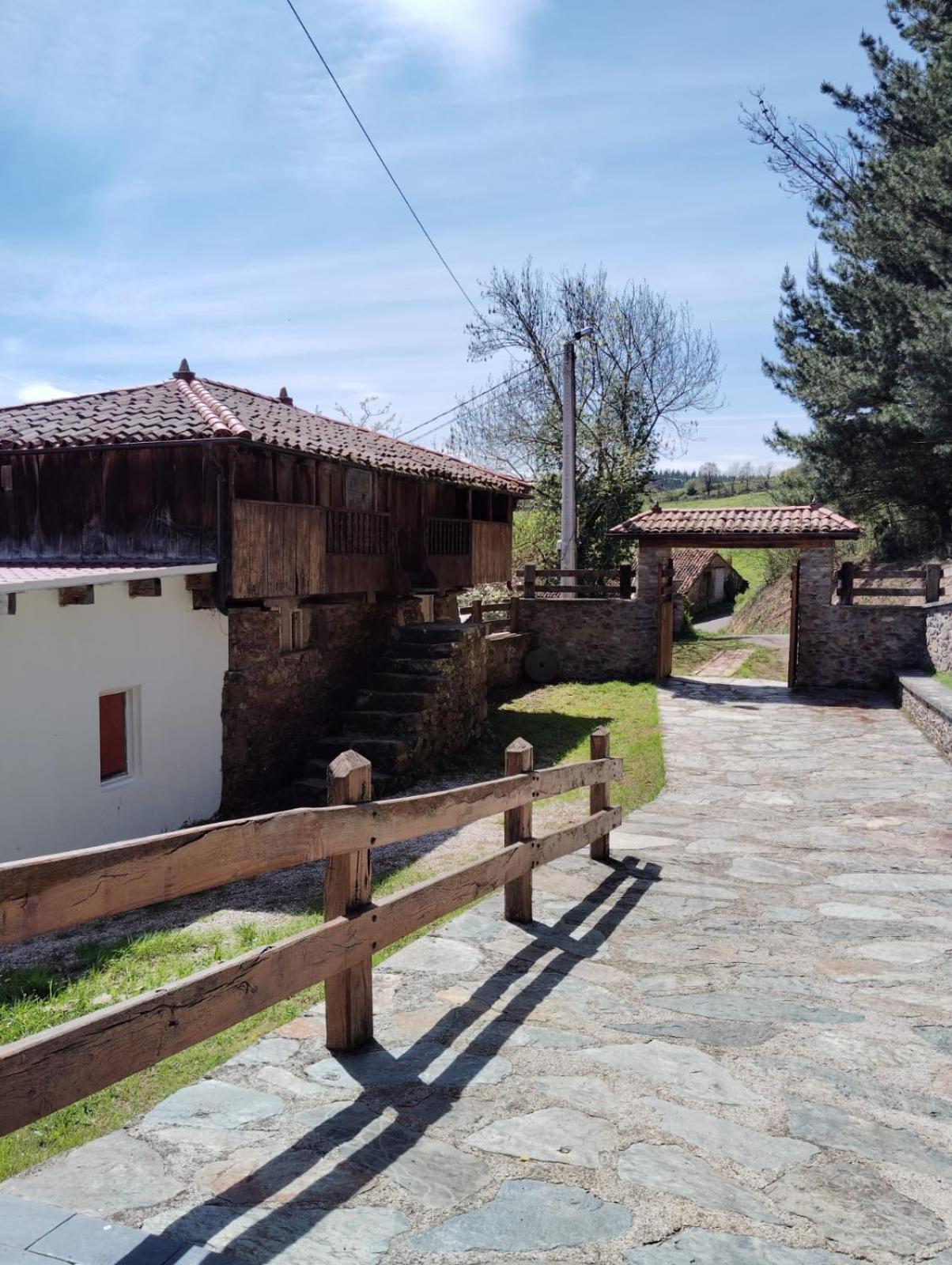 Hotel El Nuevo Semellon Aceptamos Mascotas Tineo Esterno foto